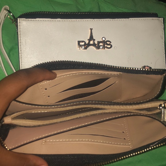 Wallets - Picture 2 of 4